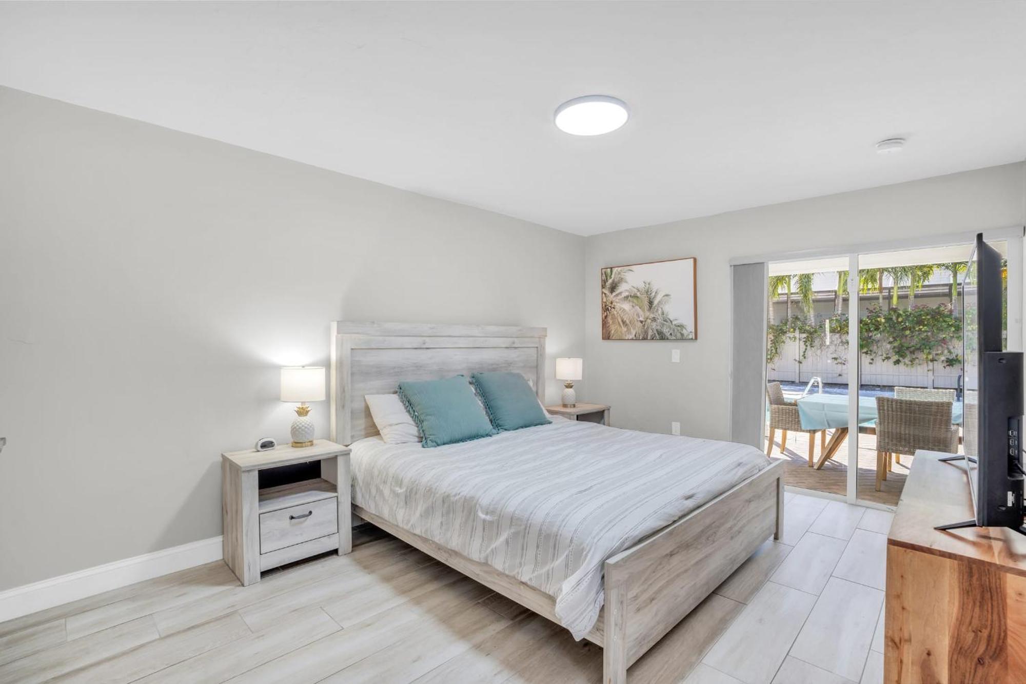 Holiday home Relax Poolside & Walk Or Bike To The From Amazing Pool Home! Naples