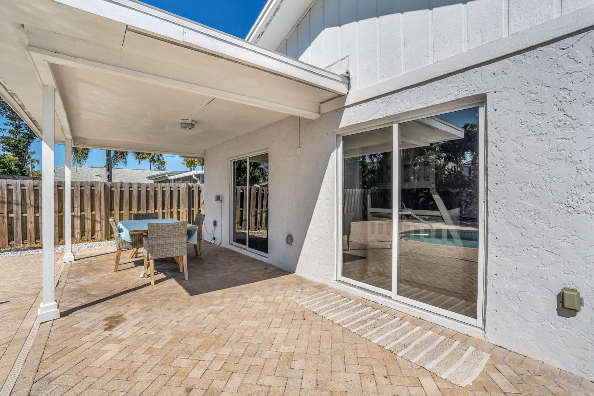 Relax Poolside & Walk Or Bike To The From Amazing Pool Home! Naples