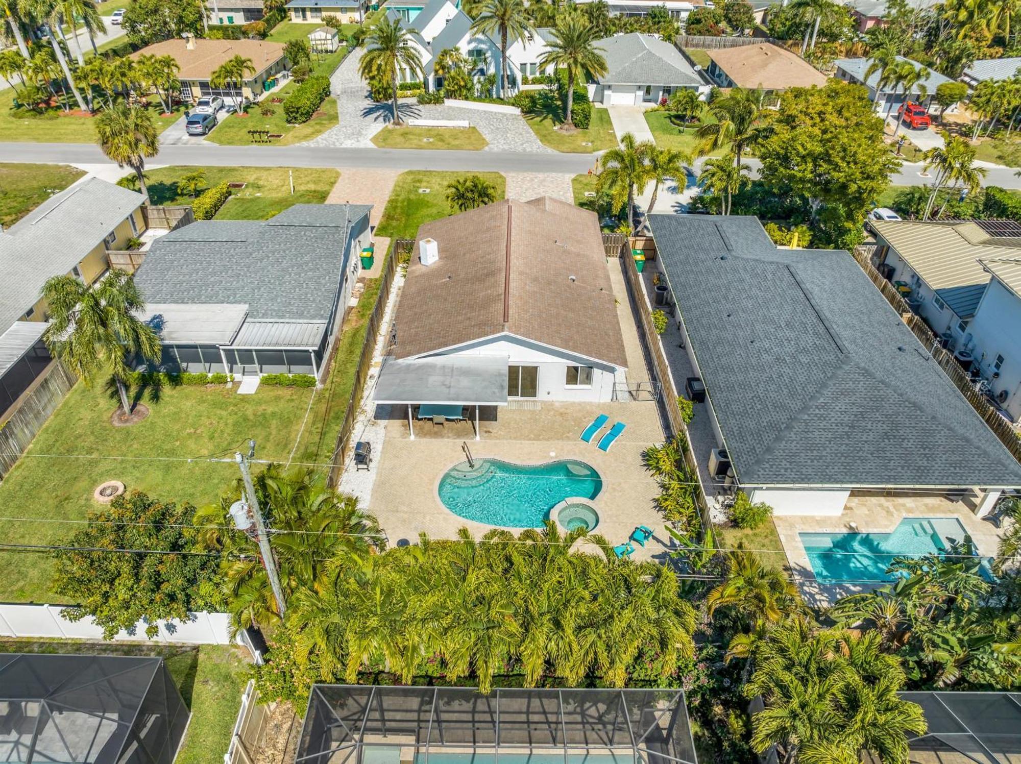 Holiday home Relax Poolside & Walk Or Bike To The From Amazing Pool Home! *