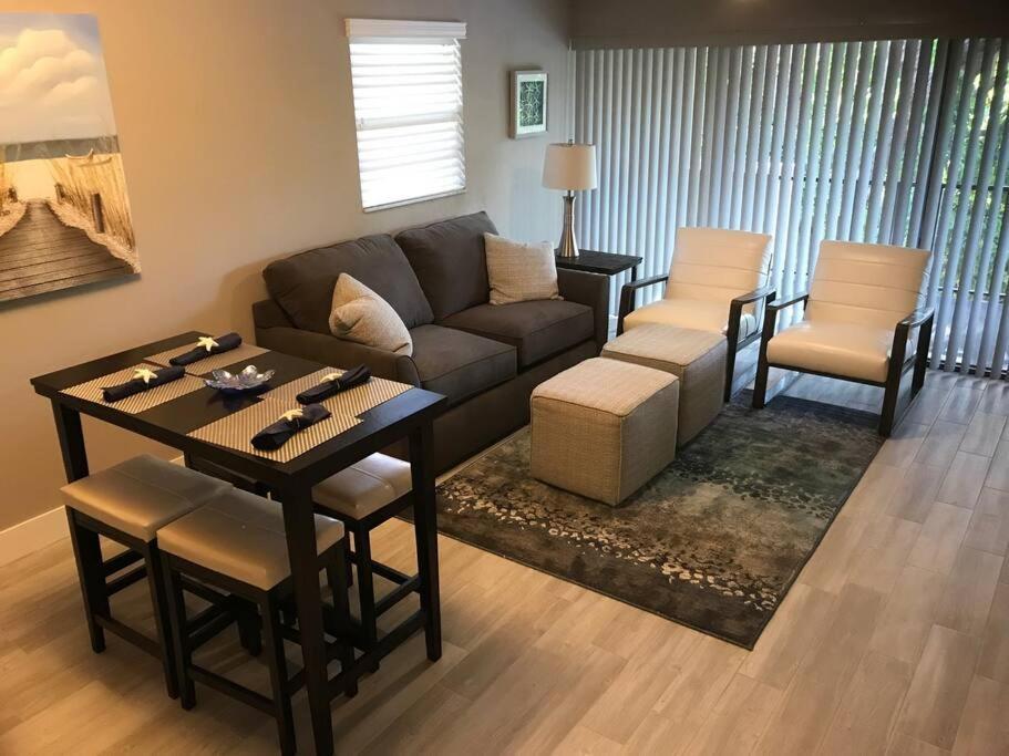 Park Shore Modern Floor 2 Bed 2 Bath Apartment Naples
