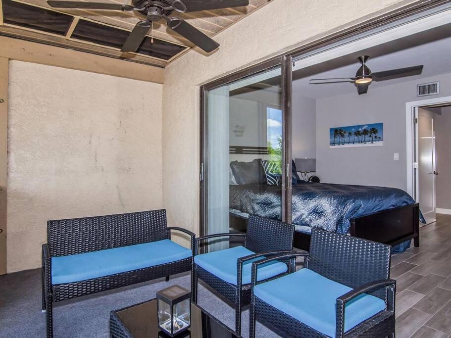 Park Shore Modern Floor 2 Bed 2 Bath Apartment *