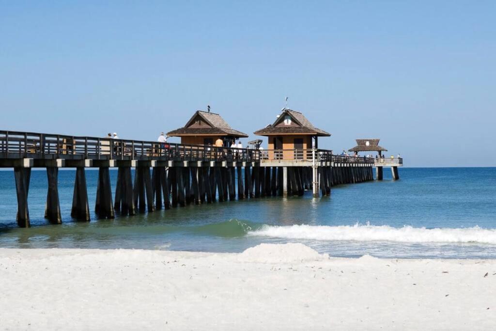 Park Shore Modern Floor 2 Bed 2 Bath * Naples