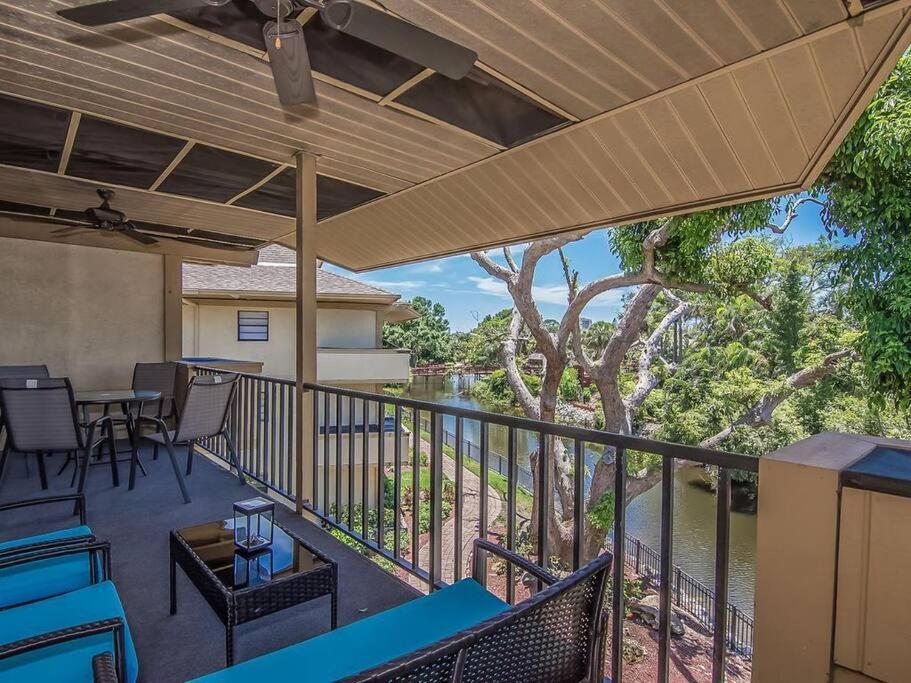 Park Shore Modern Floor 2 Bed 2 Bath Apartment *