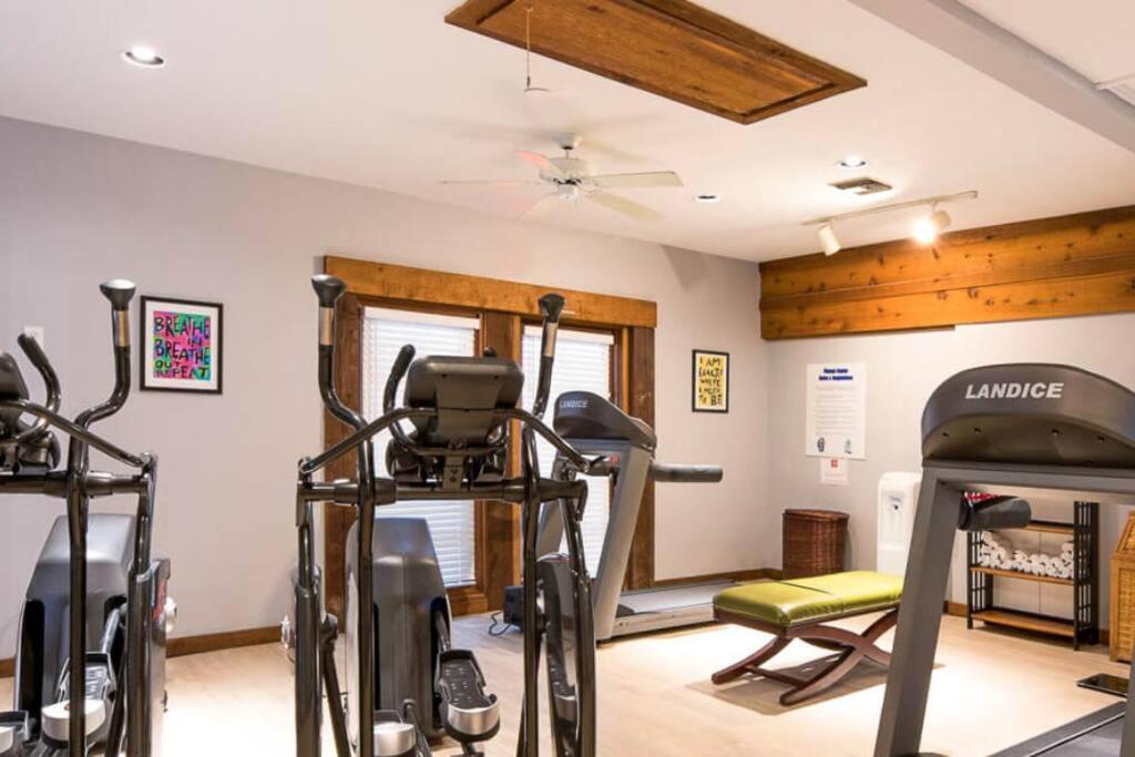 Park Shore Modern Floor 2 Bed 2 Bath * Naples