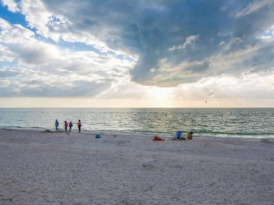 Apartment Park Shore Modern Floor 2 Bed 2 Bath Naples