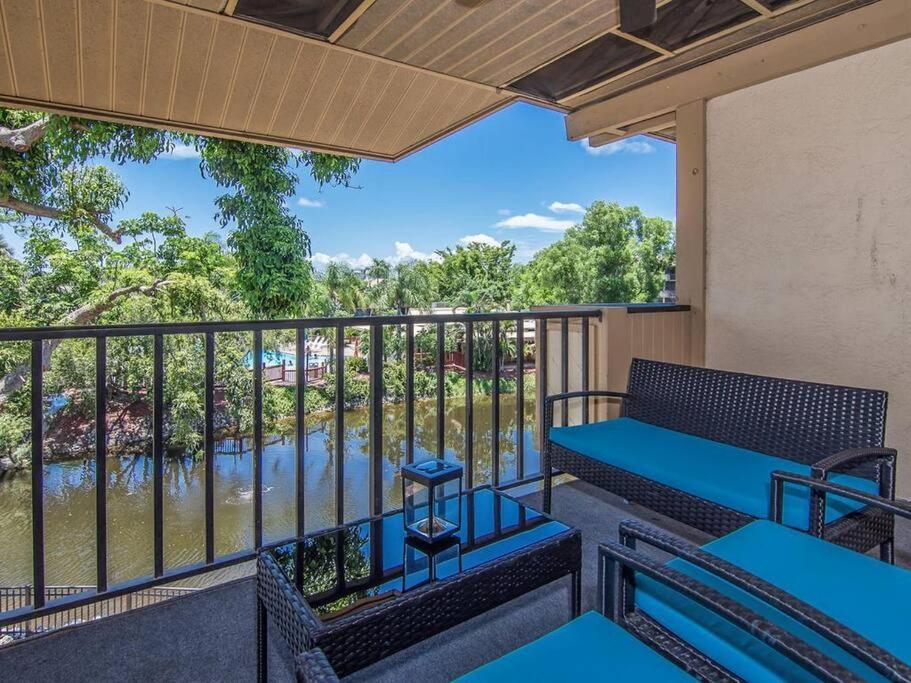 Park Shore Modern Floor 2 Bed 2 Bath Apartment