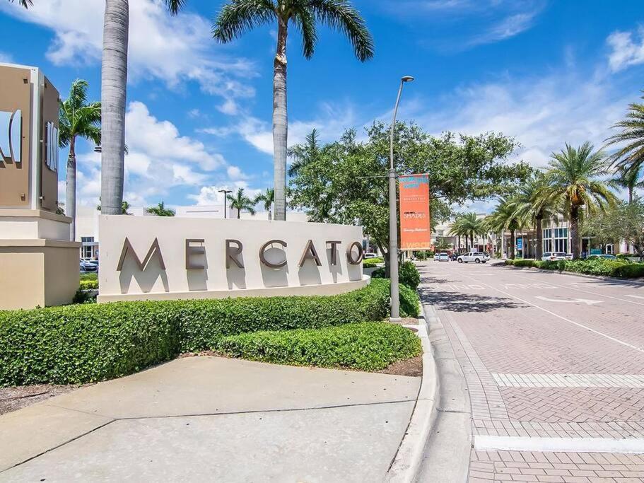 Park Shore Modern Floor 2 Bed 2 Bath *