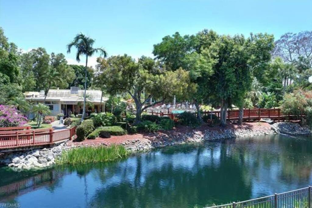 Park Shore Modern Floor 2 Bed 2 Bath * Naples