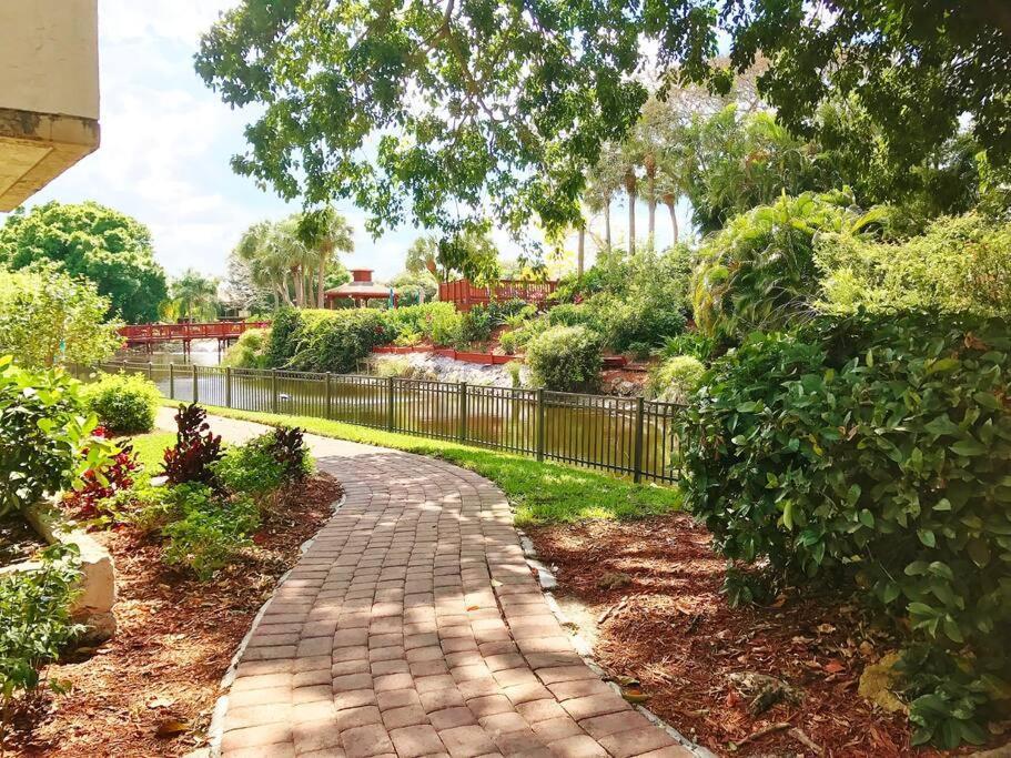 Park Shore Modern Floor 2 Bed 2 Bath Apartment Naples