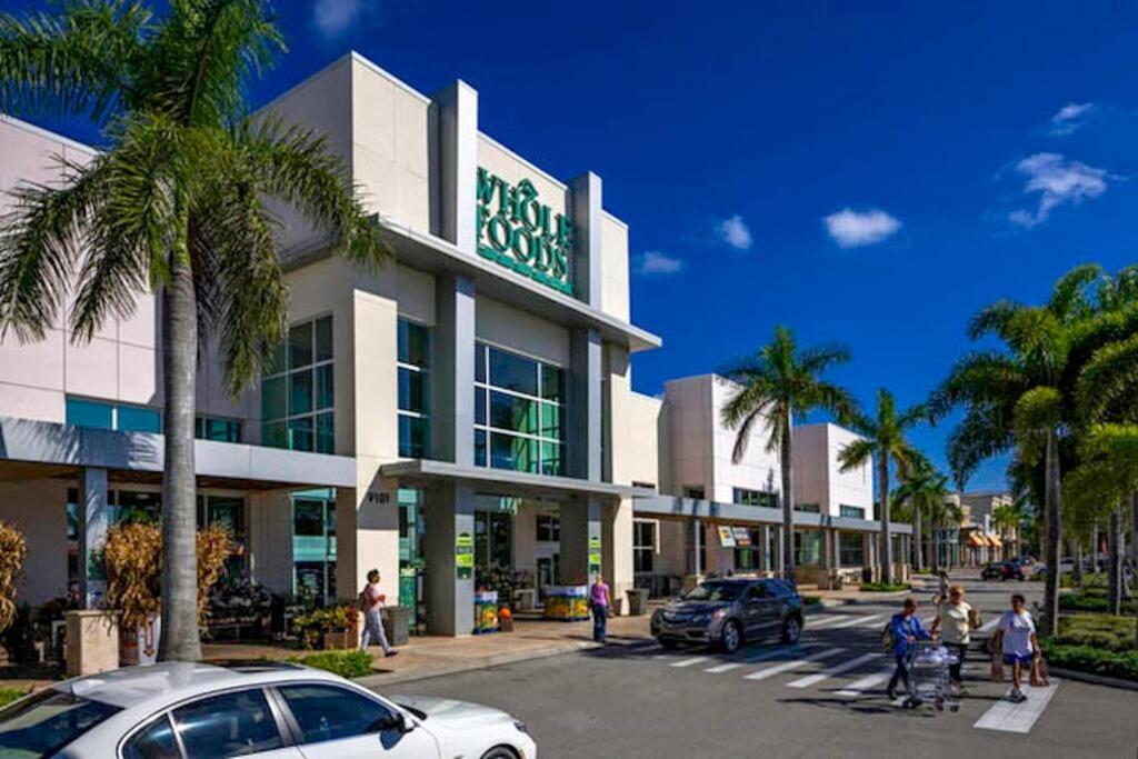 Apartment 5 O'clock Somewhere Near With Fenced Doggie Area Naples