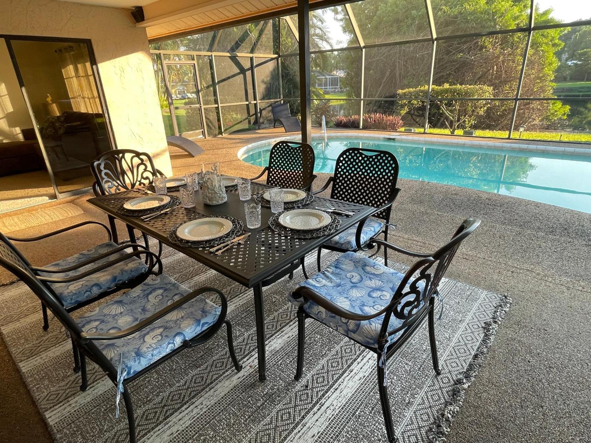 Beautiful Pool Close To And 5th Avenue Holiday home