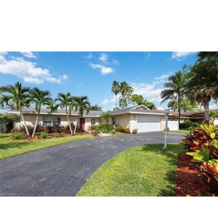 Single House With A Heated Pool In North * Naples