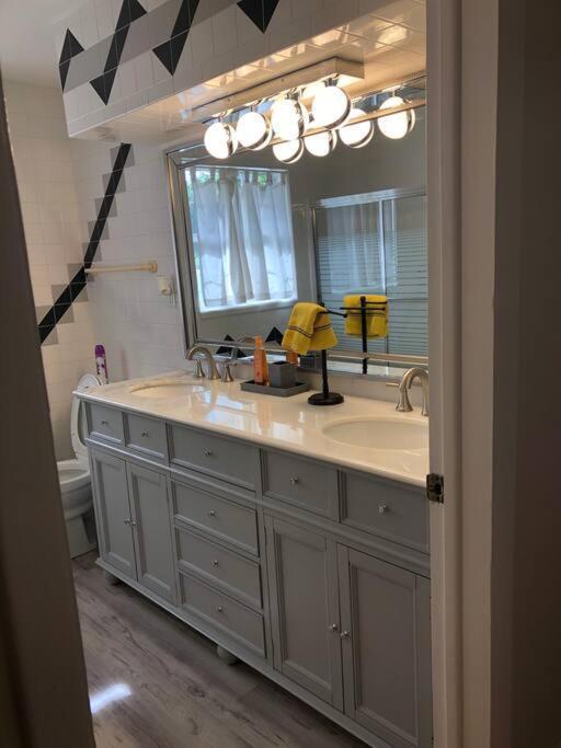 Single House With A Heated Pool In North Naples