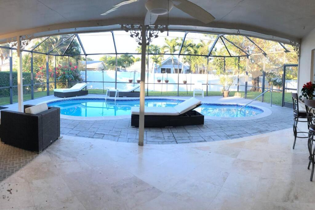 Holiday home Single House With A Heated Pool In North
