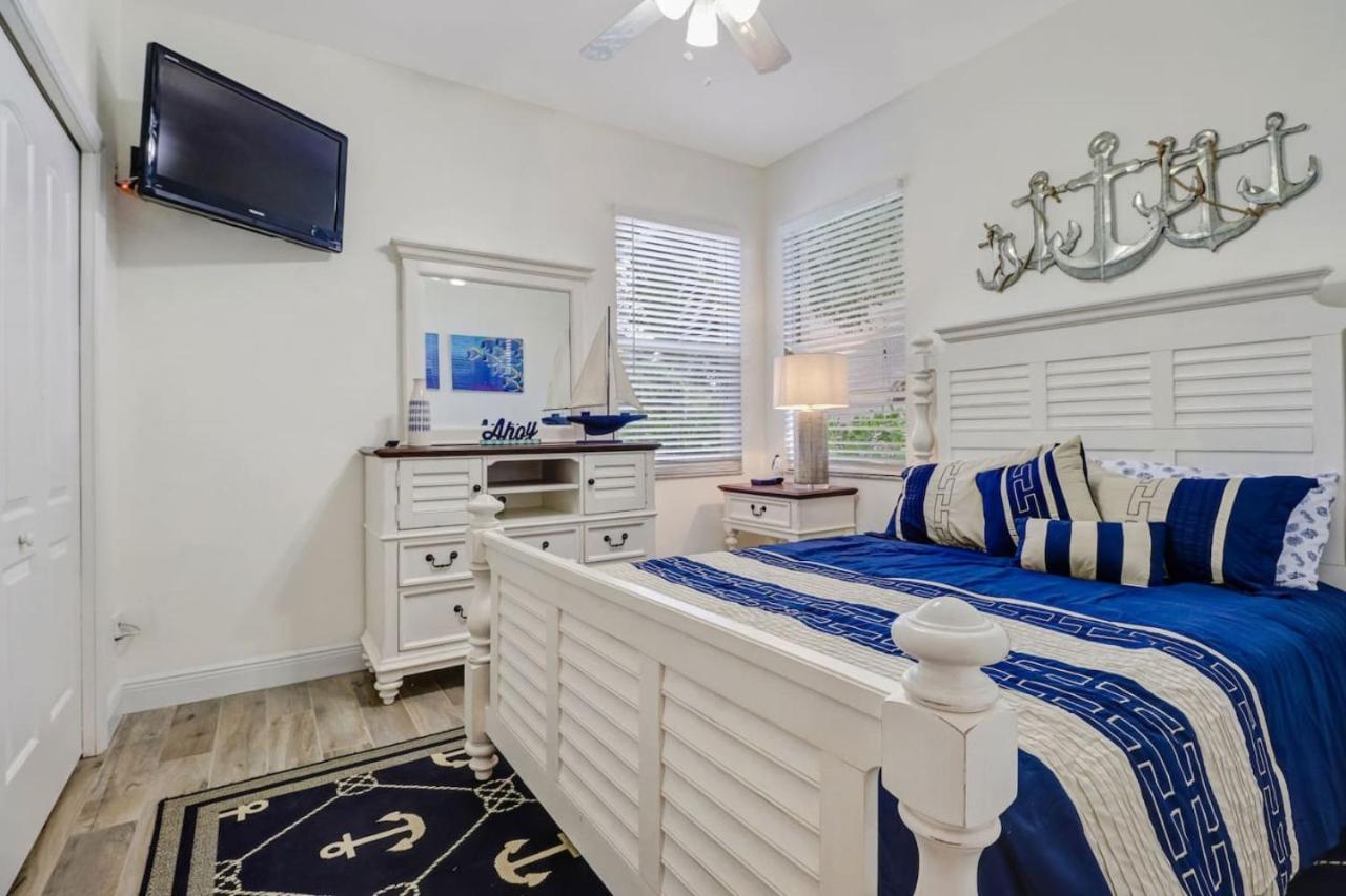Holiday home Sunshine Days Stunning Pool Home. Gated Community