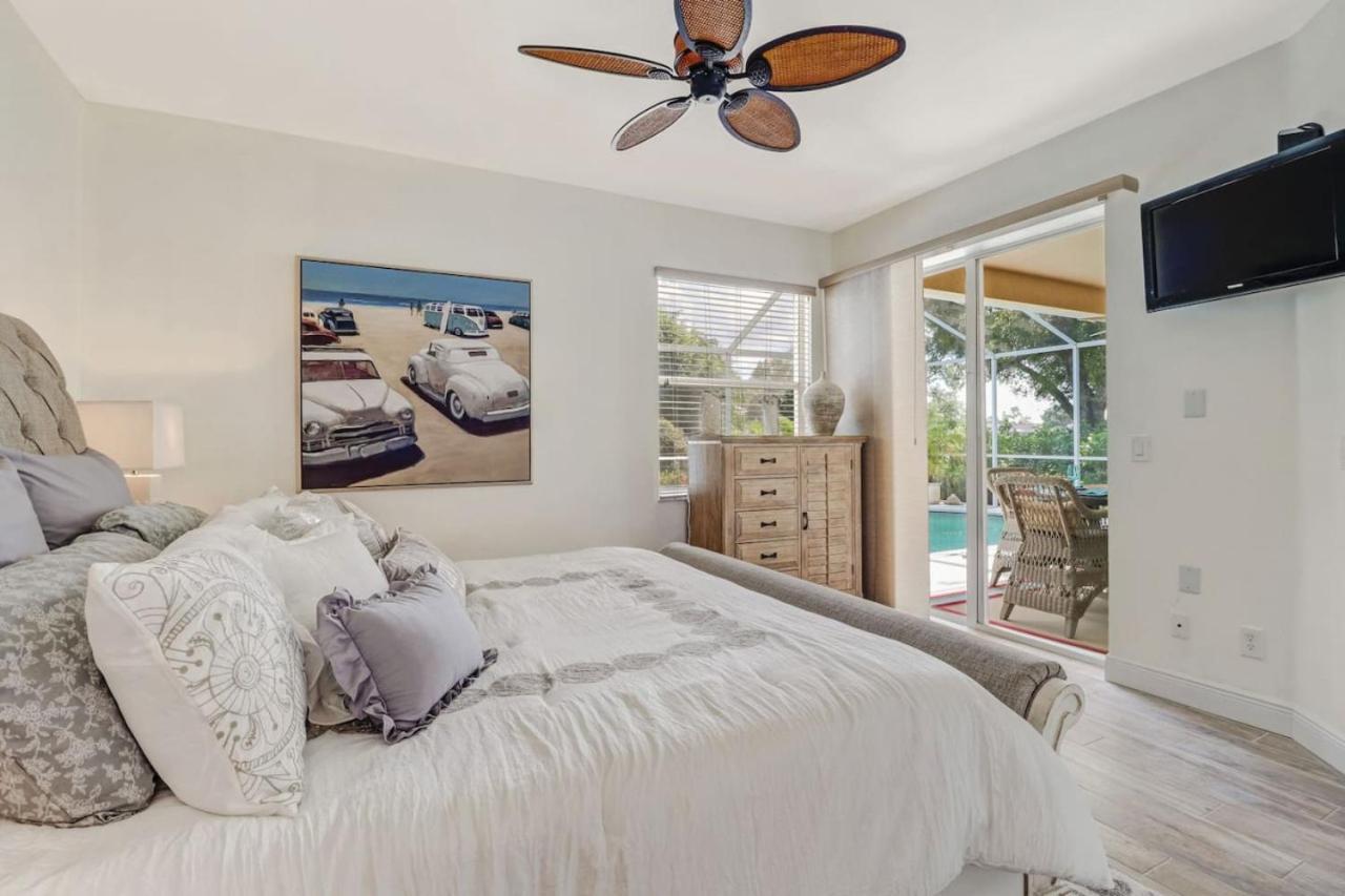 Sunshine Days Stunning Pool Home. Gated Community Holiday home *