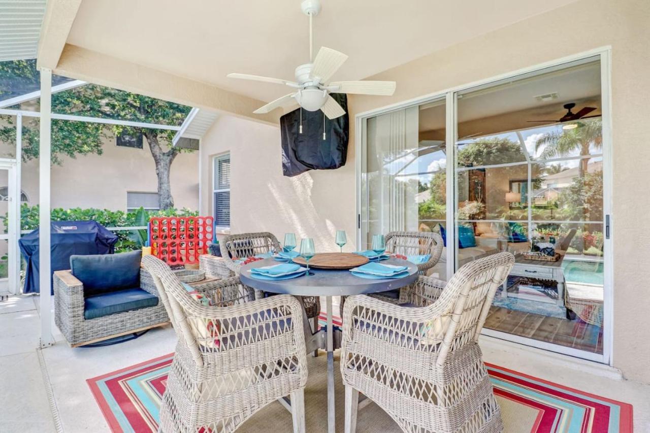 Sunshine Days Stunning Pool Home. Gated Community Holiday home Naples