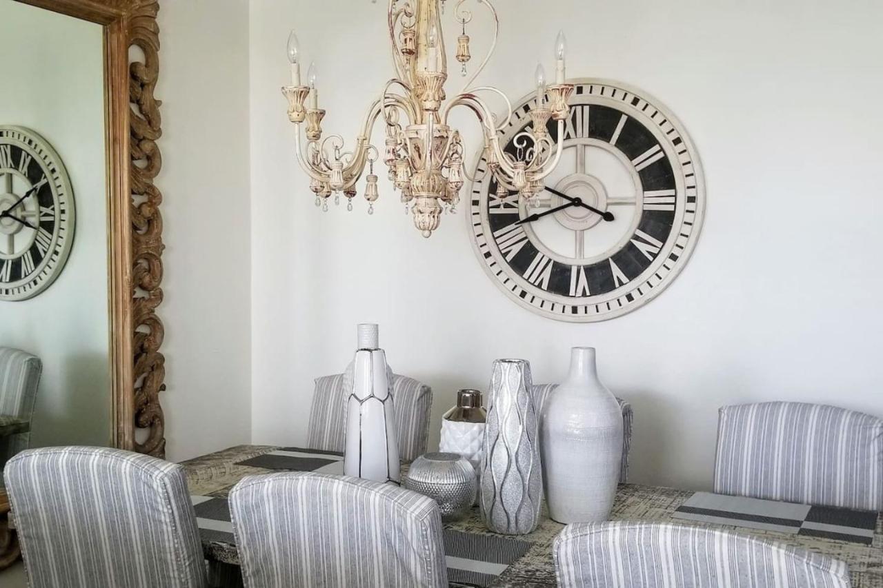 Sunshine Days Stunning Pool Home. Gated Community Holiday home Naples