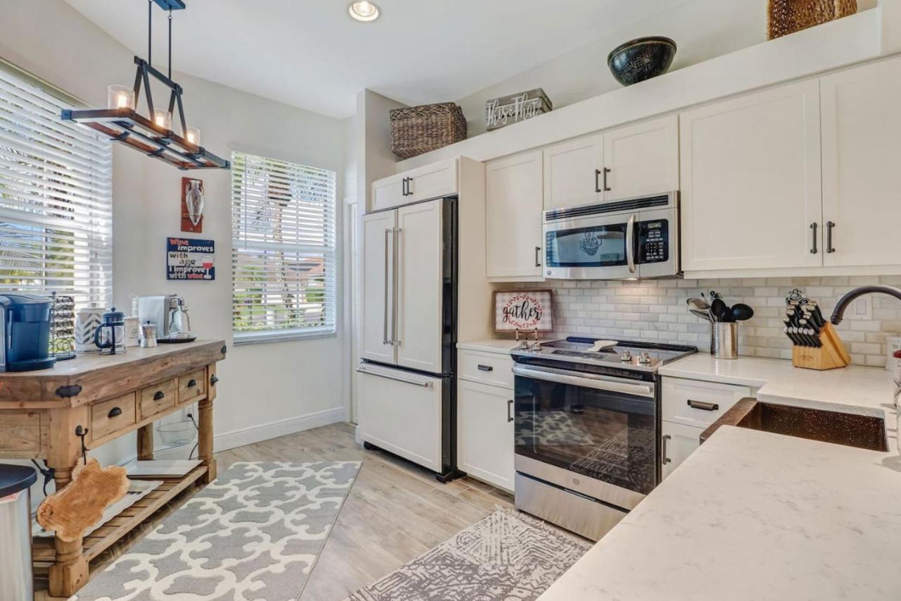 Holiday home Sunshine Days Stunning Pool Home. Gated Community Naples