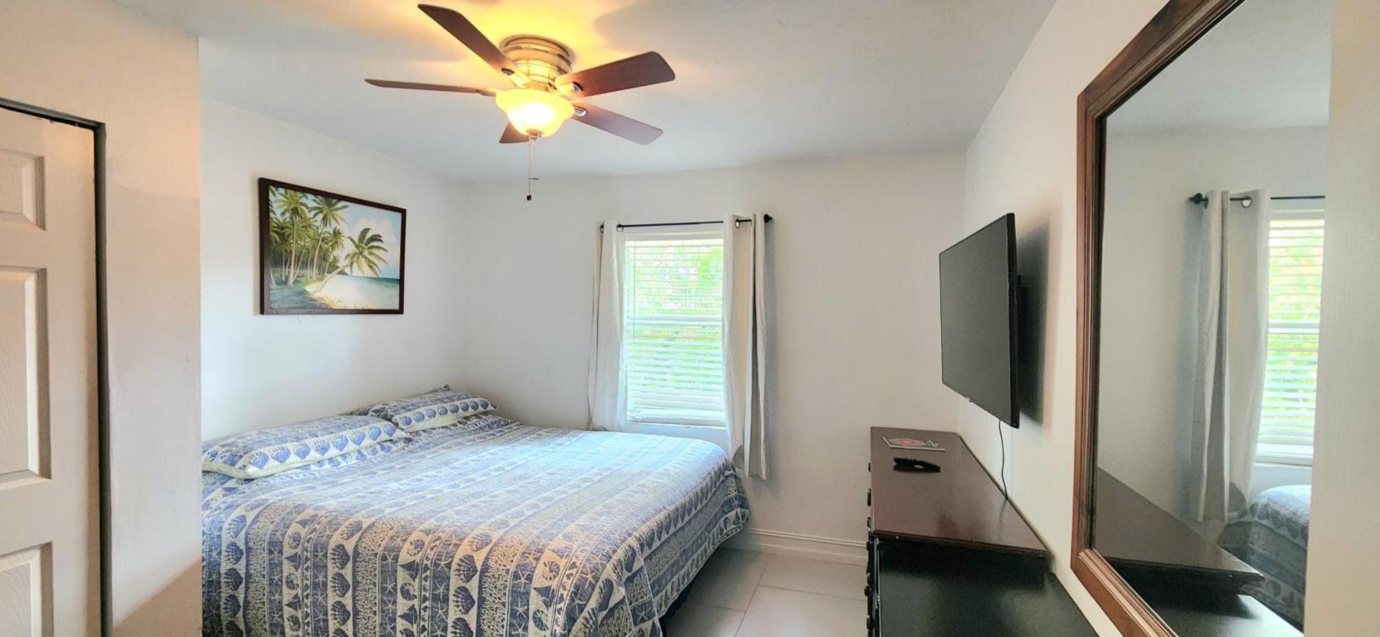 Seagate Apartment *