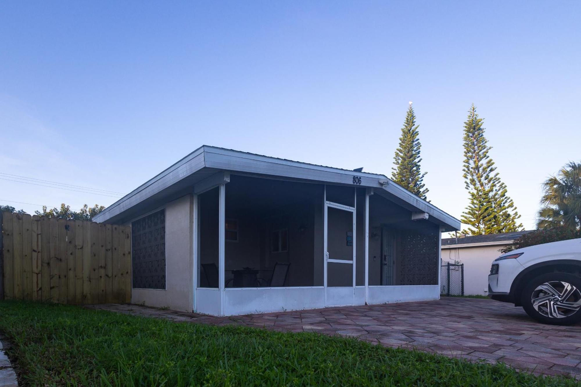 Comfy 3 Bedroom With Parking & Close To Everything * Naples