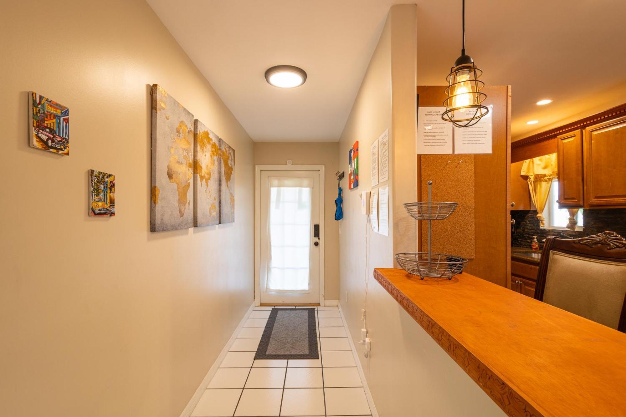 Comfy 3 Bedroom With Parking & Close To Everything Holiday home *