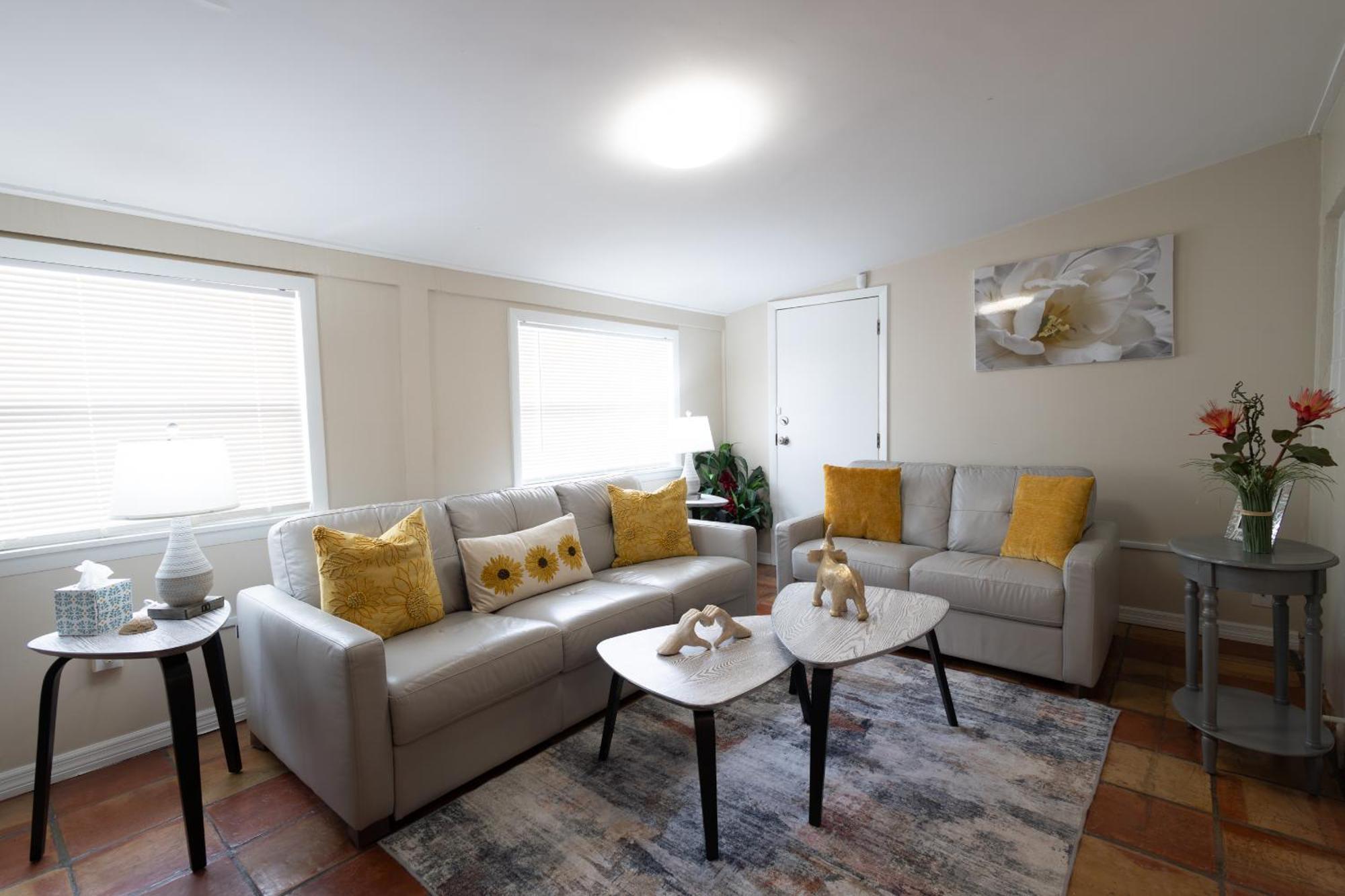 Comfy 3 Bedroom With Parking & Close To Everything Holiday home *