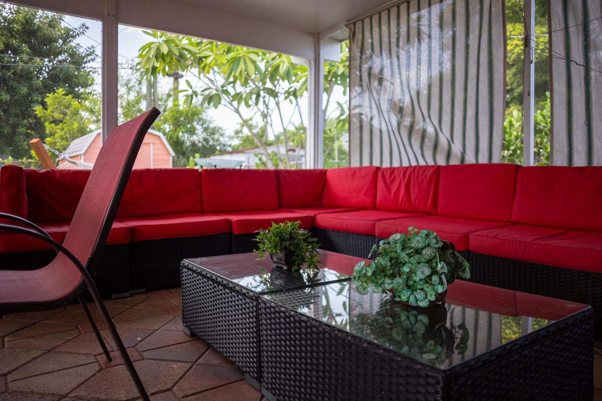 Comfy 3 Bedroom With Parking & Close To Everything