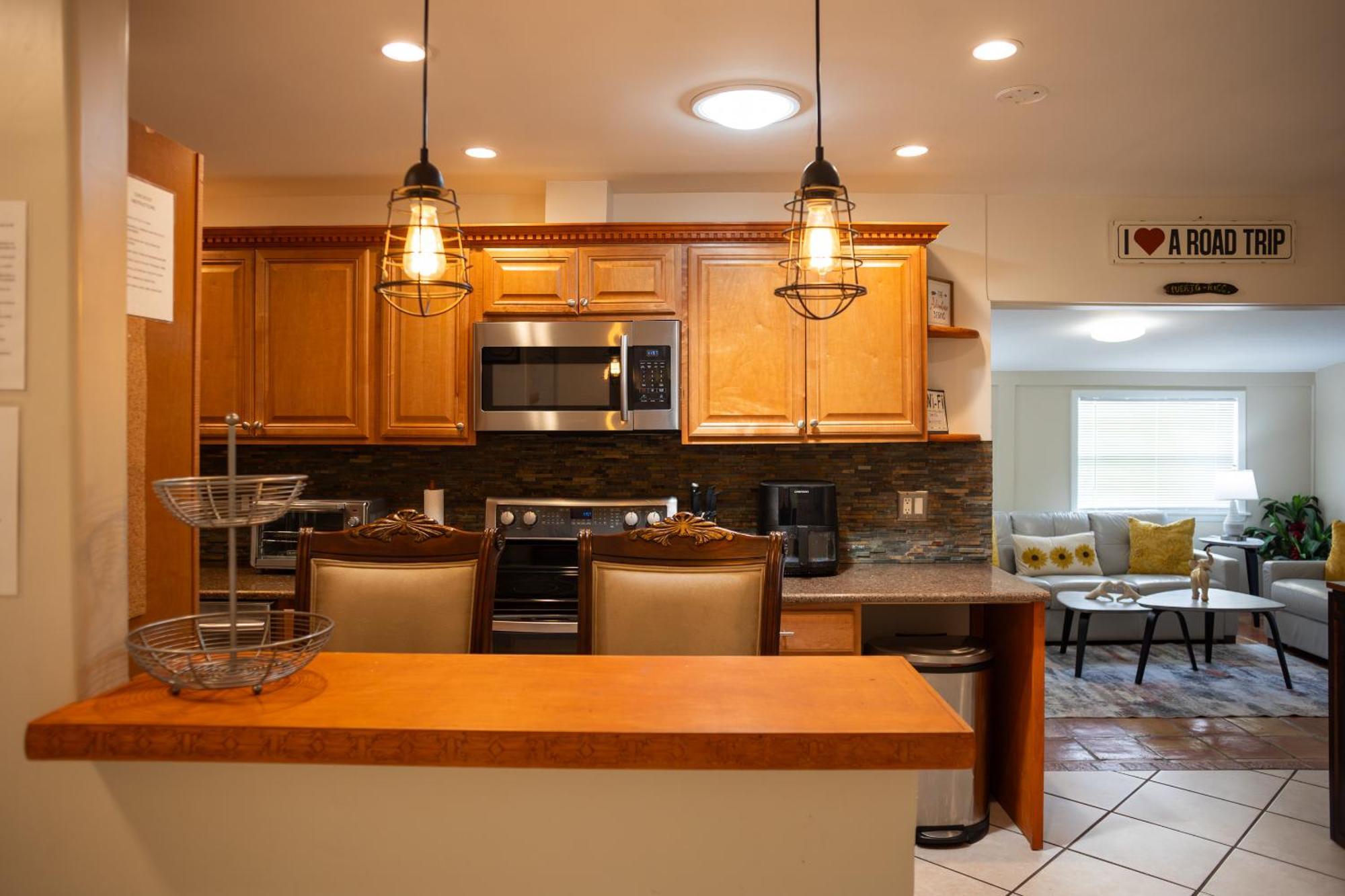 Comfy 3 Bedroom With Parking & Close To Everything