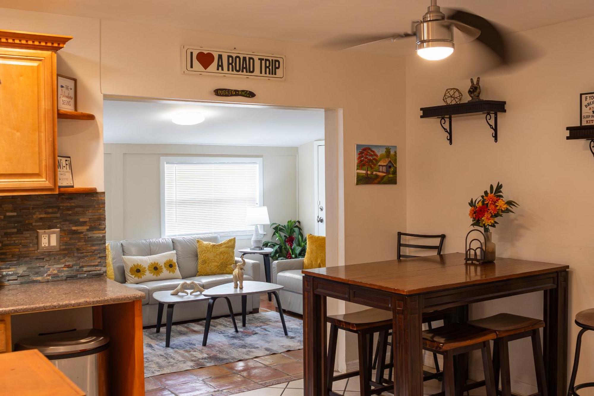 Comfy 3 Bedroom With Parking & Close To Everything Holiday home *