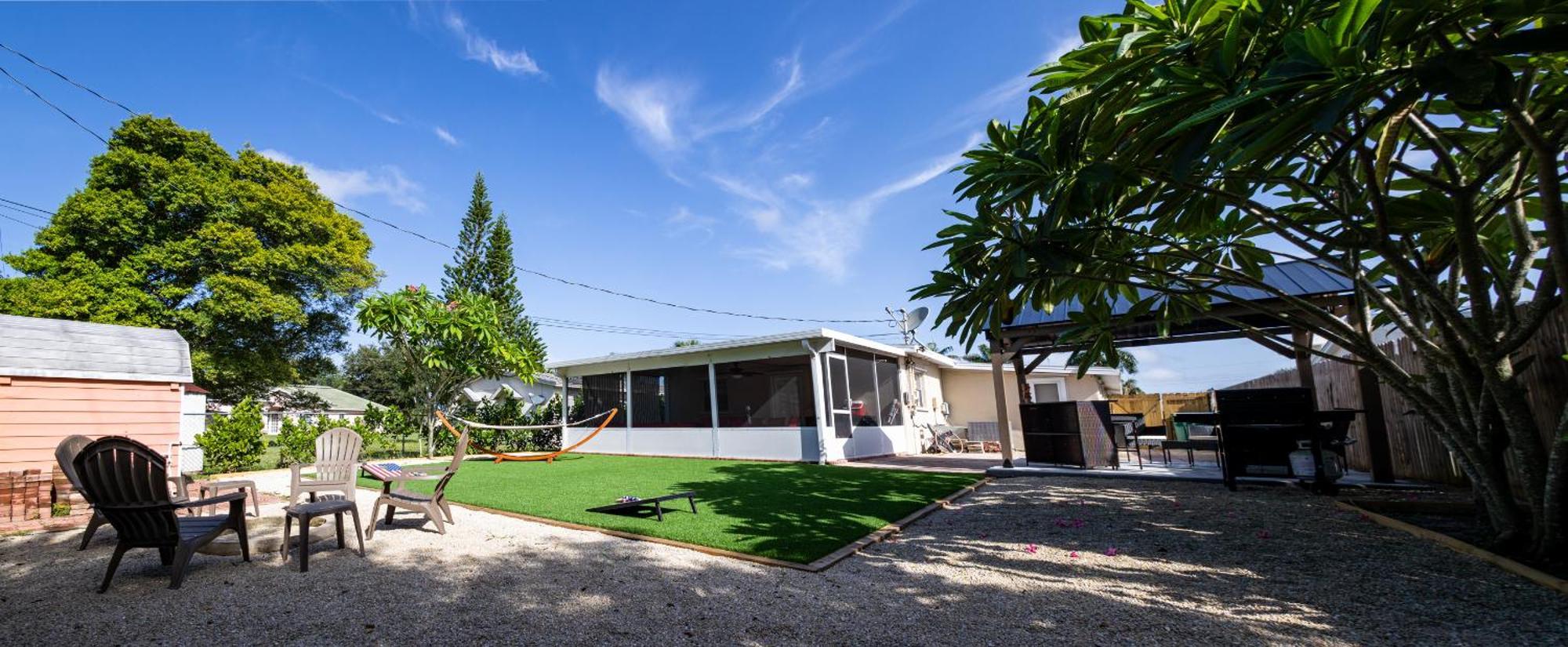 Comfy 3 Bedroom With Parking & Close To Everything Naples