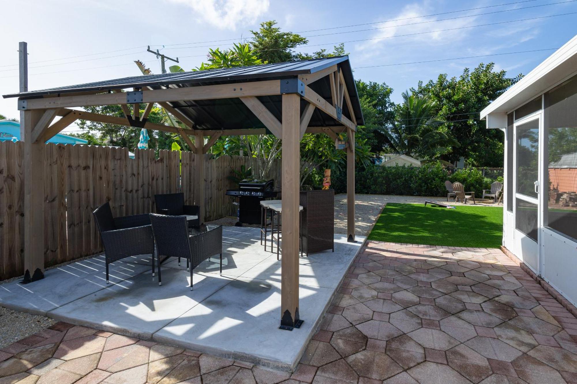 Comfy 3 Bedroom With Parking & Close To Everything Holiday home