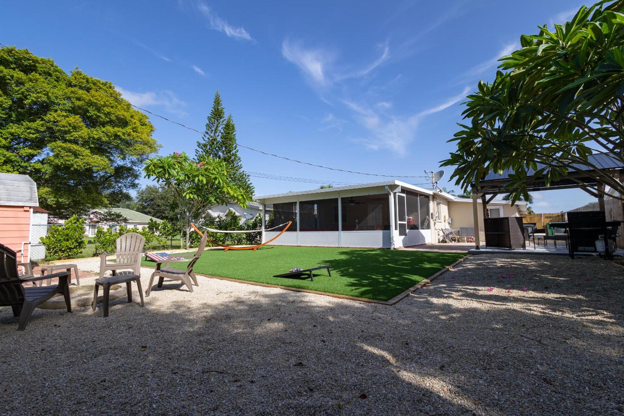 Holiday home Comfy 3 Bedroom With Parking & Close To Everything