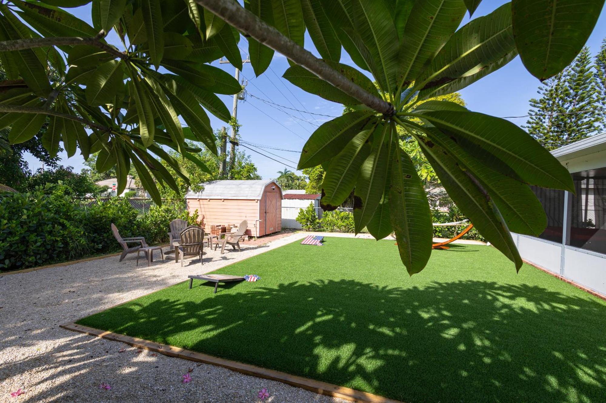 Holiday home Comfy 3 Bedroom With Parking & Close To Everything *