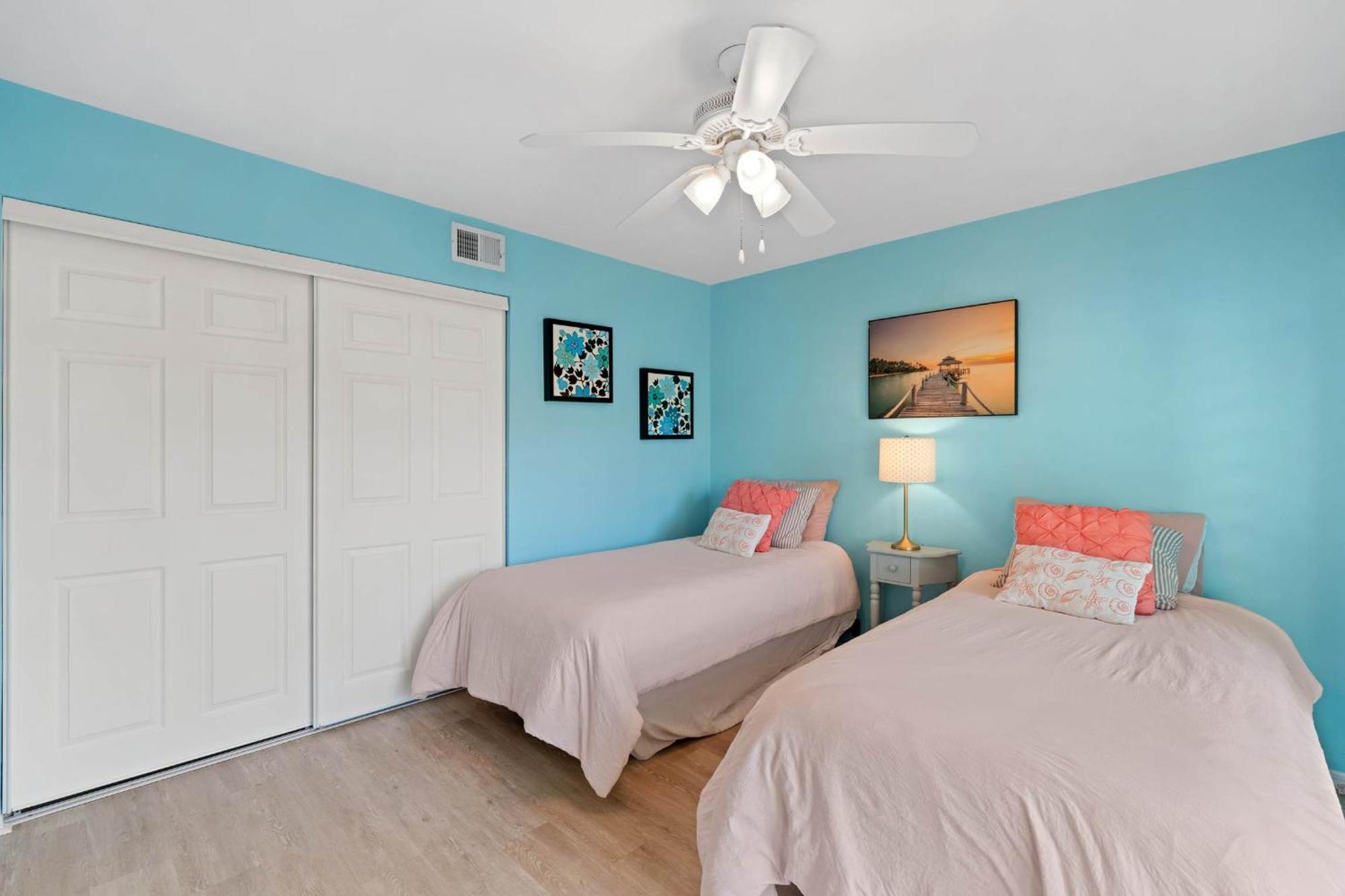 Corner Unit With And Fountain Views * Naples