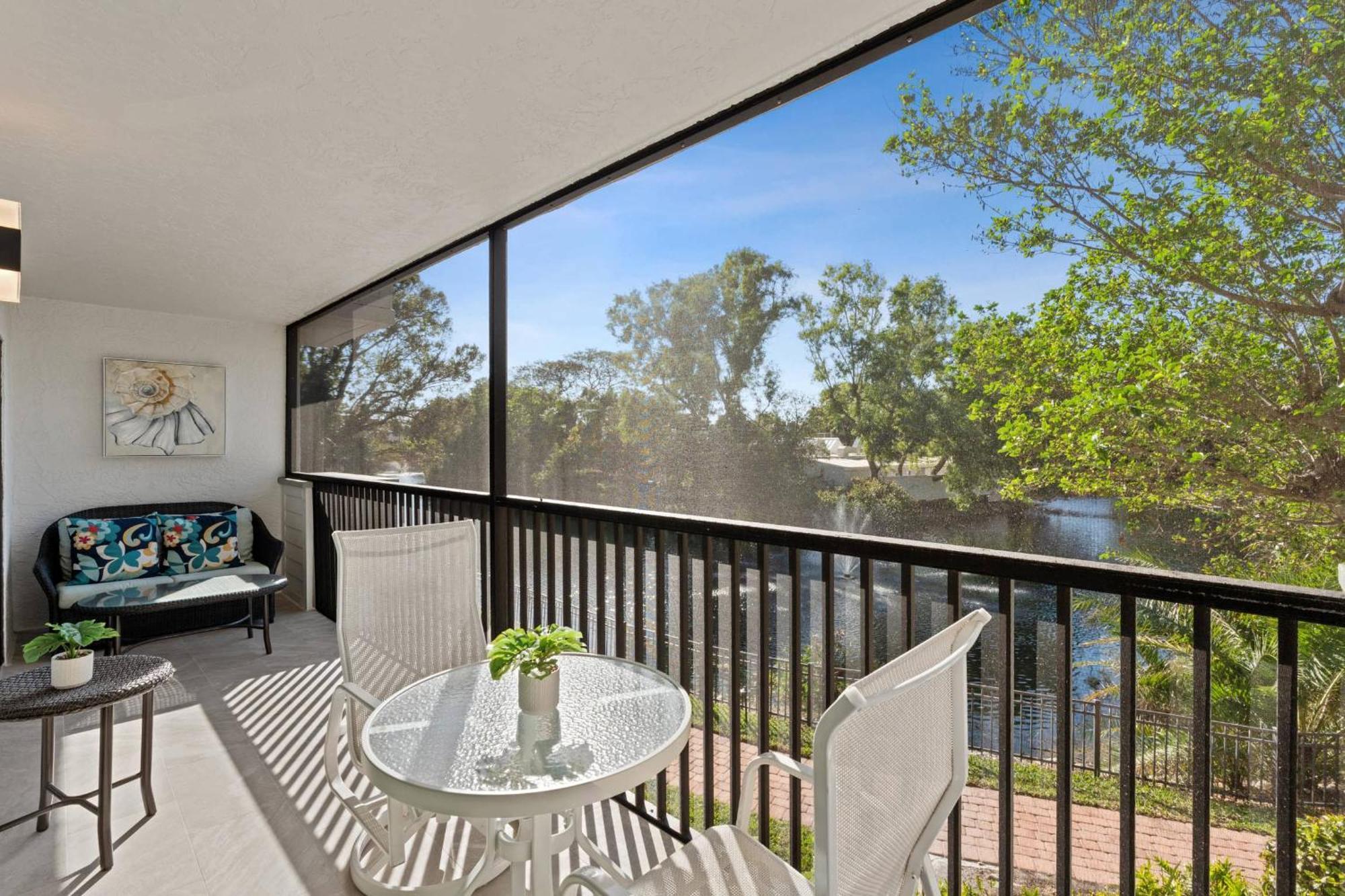 Corner Unit With And Fountain Views *