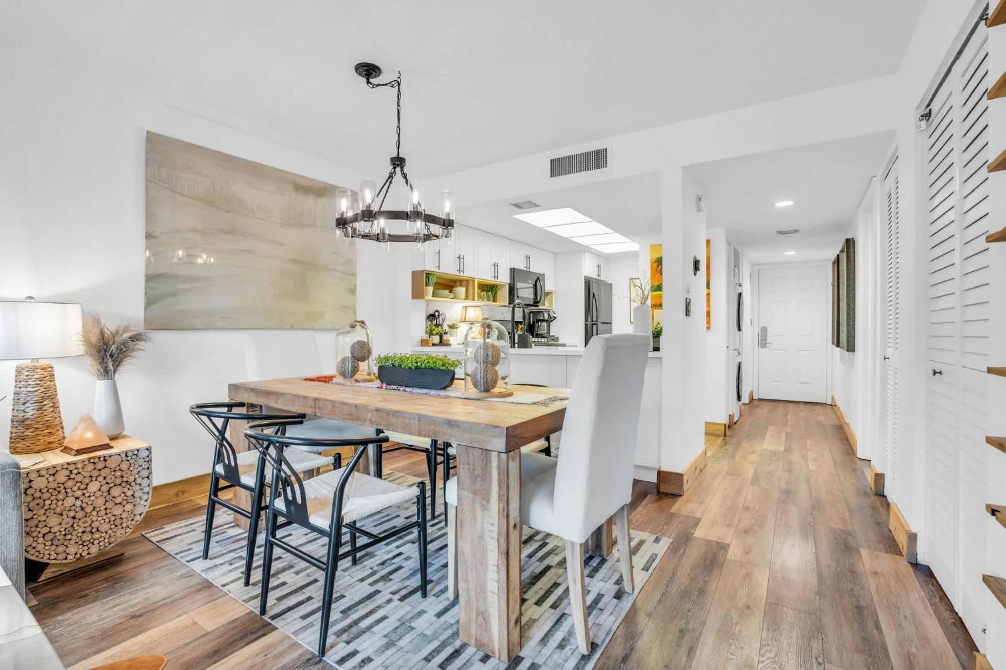 Designer Furnished And Views *