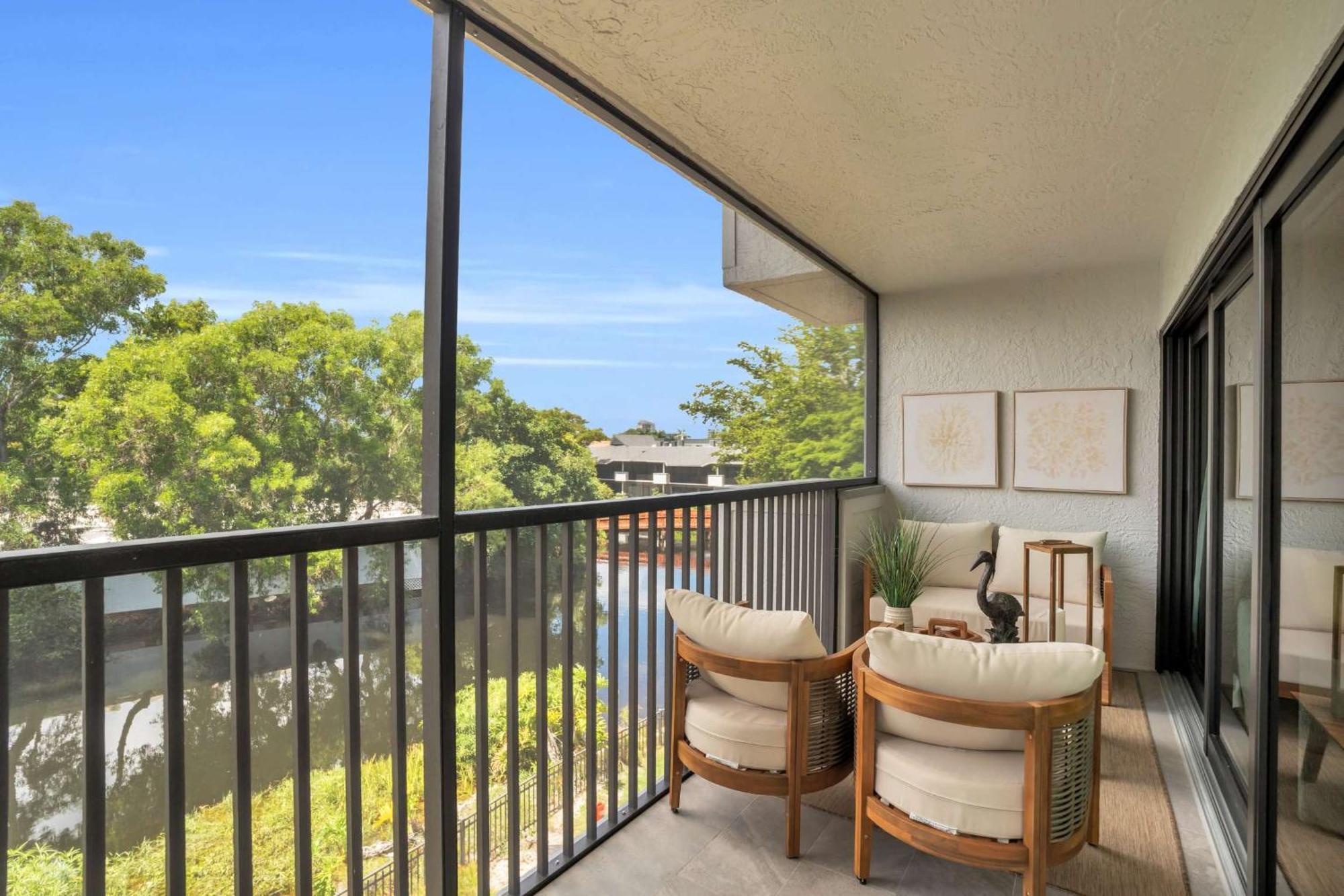Designer Furnished And Views *