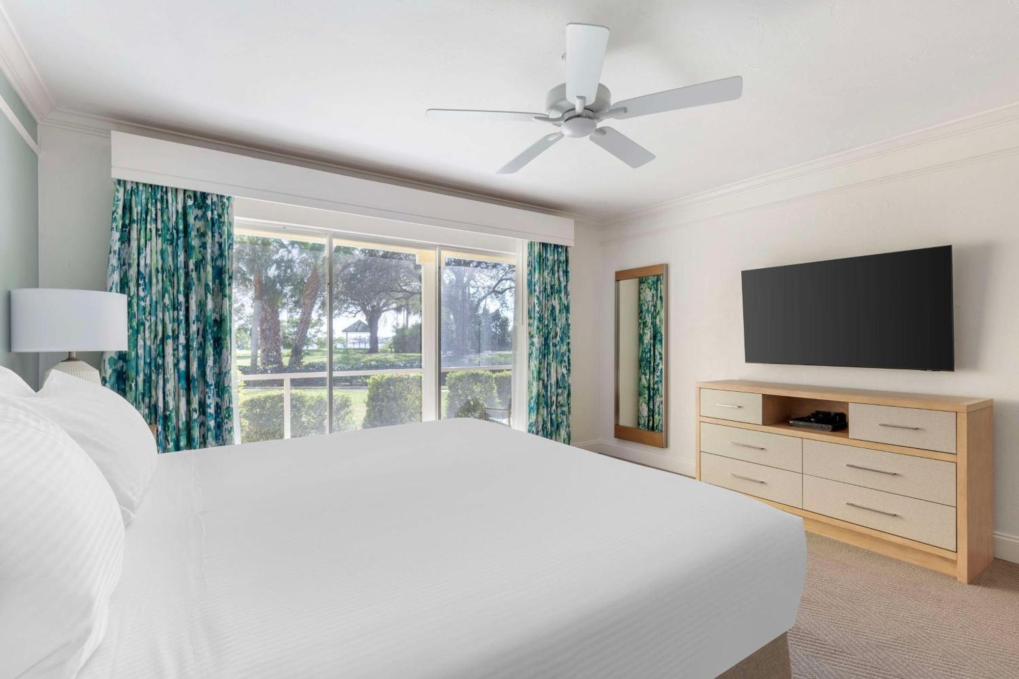 Resort Hilton Vacation Club Charter Club Bay Naples