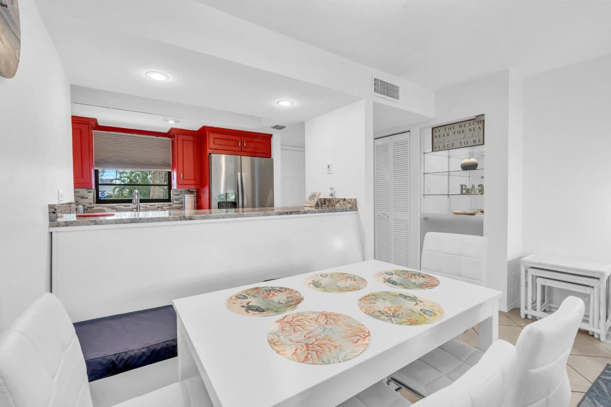 First Floor Deluxe -updated And Chic Holiday home
