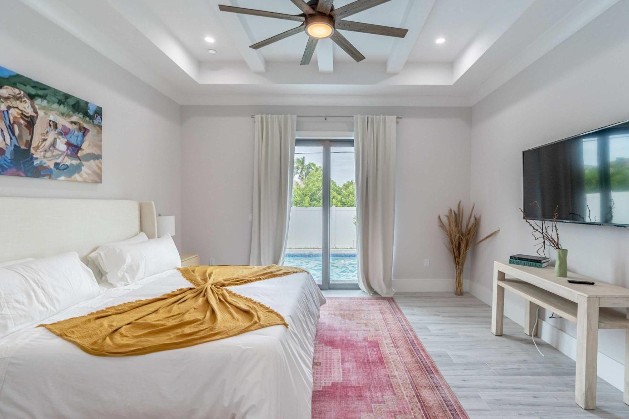 Sparkling New Vanderbilt Luxury Escape Holiday home *
