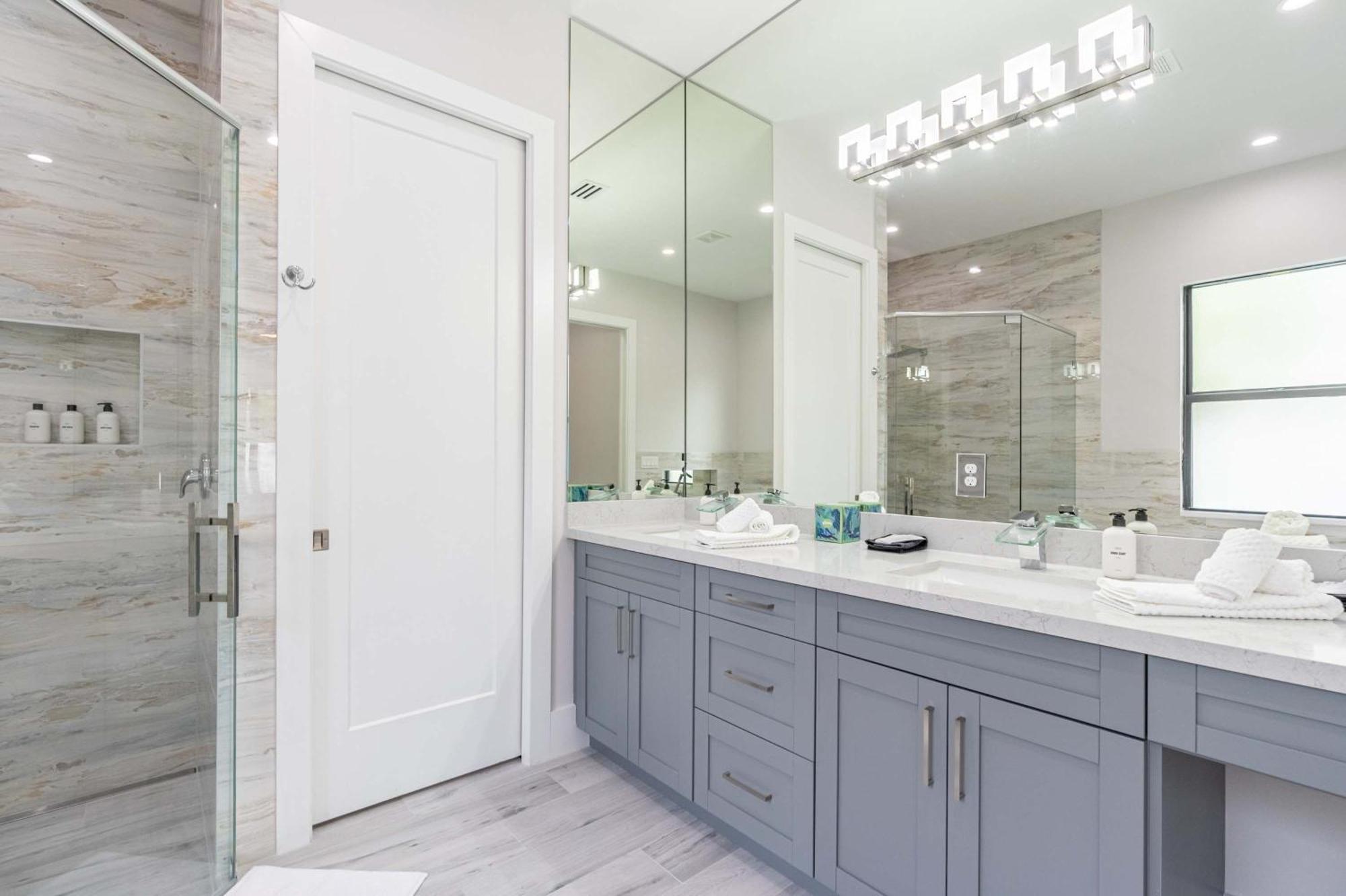 Sparkling New Vanderbilt Luxury Escape * Naples