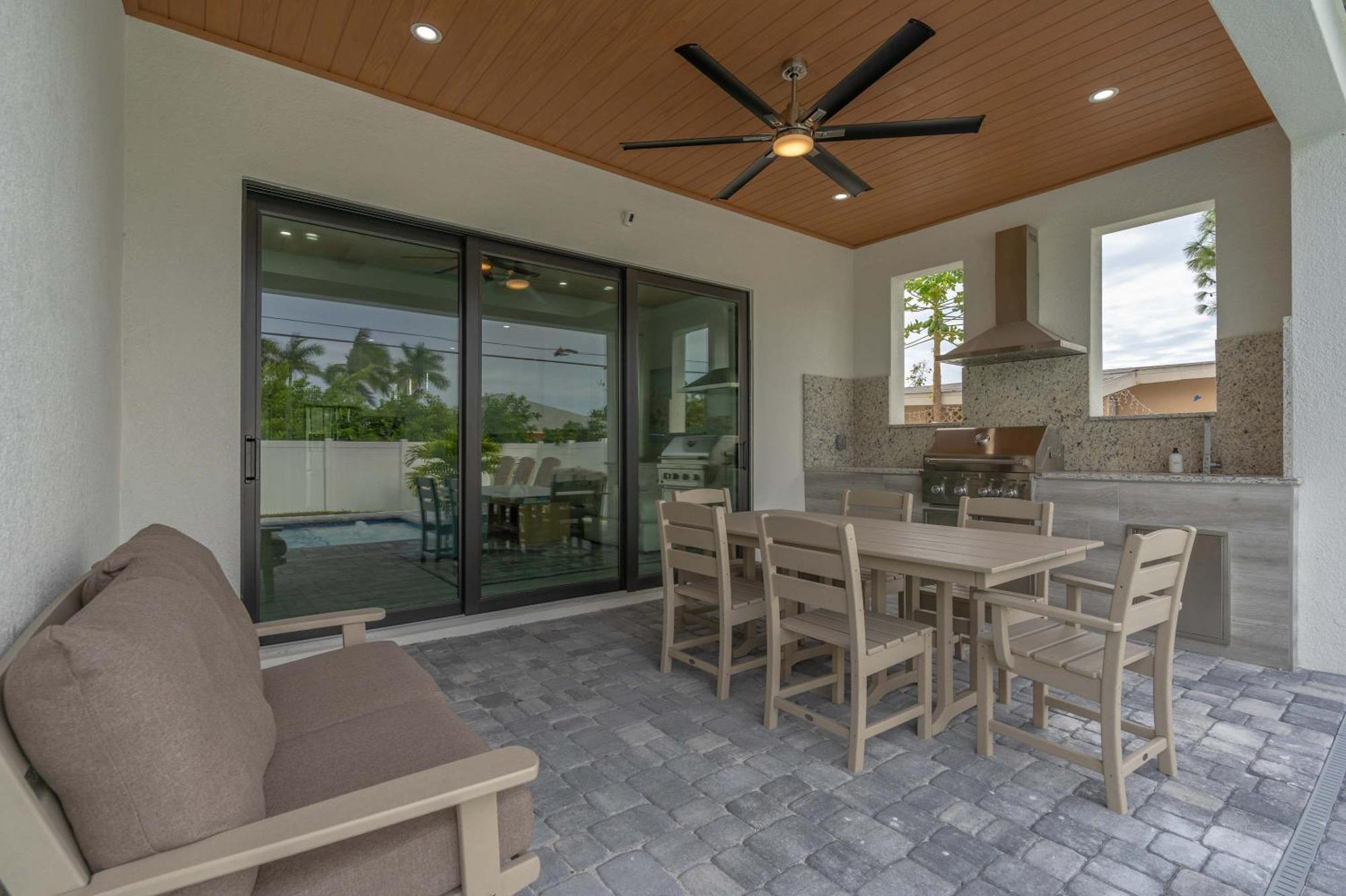 Sparkling New Vanderbilt Luxury Escape Holiday home *