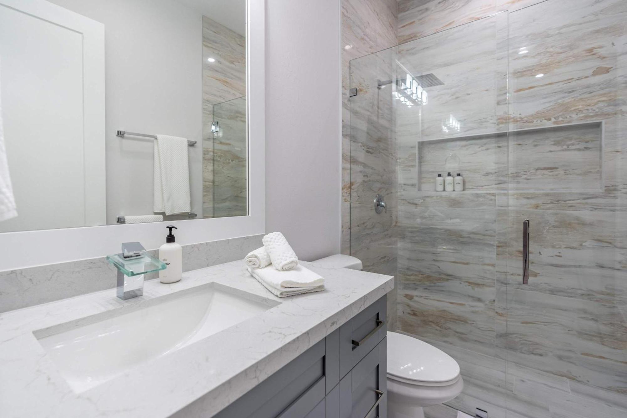 Sparkling New Vanderbilt Luxury Escape *