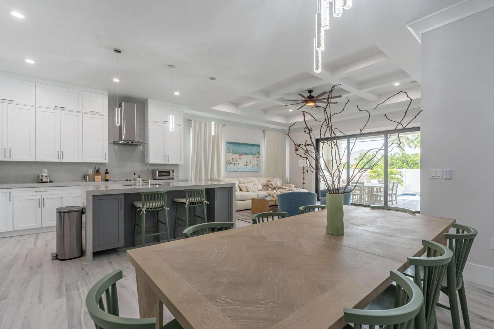 Sparkling New Vanderbilt Luxury Escape *
