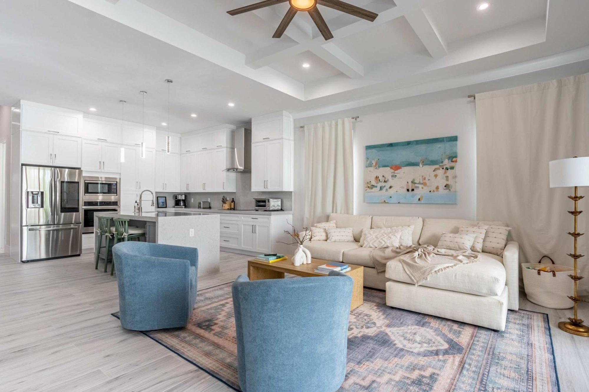 Sparkling New Vanderbilt Luxury Escape Holiday home Naples