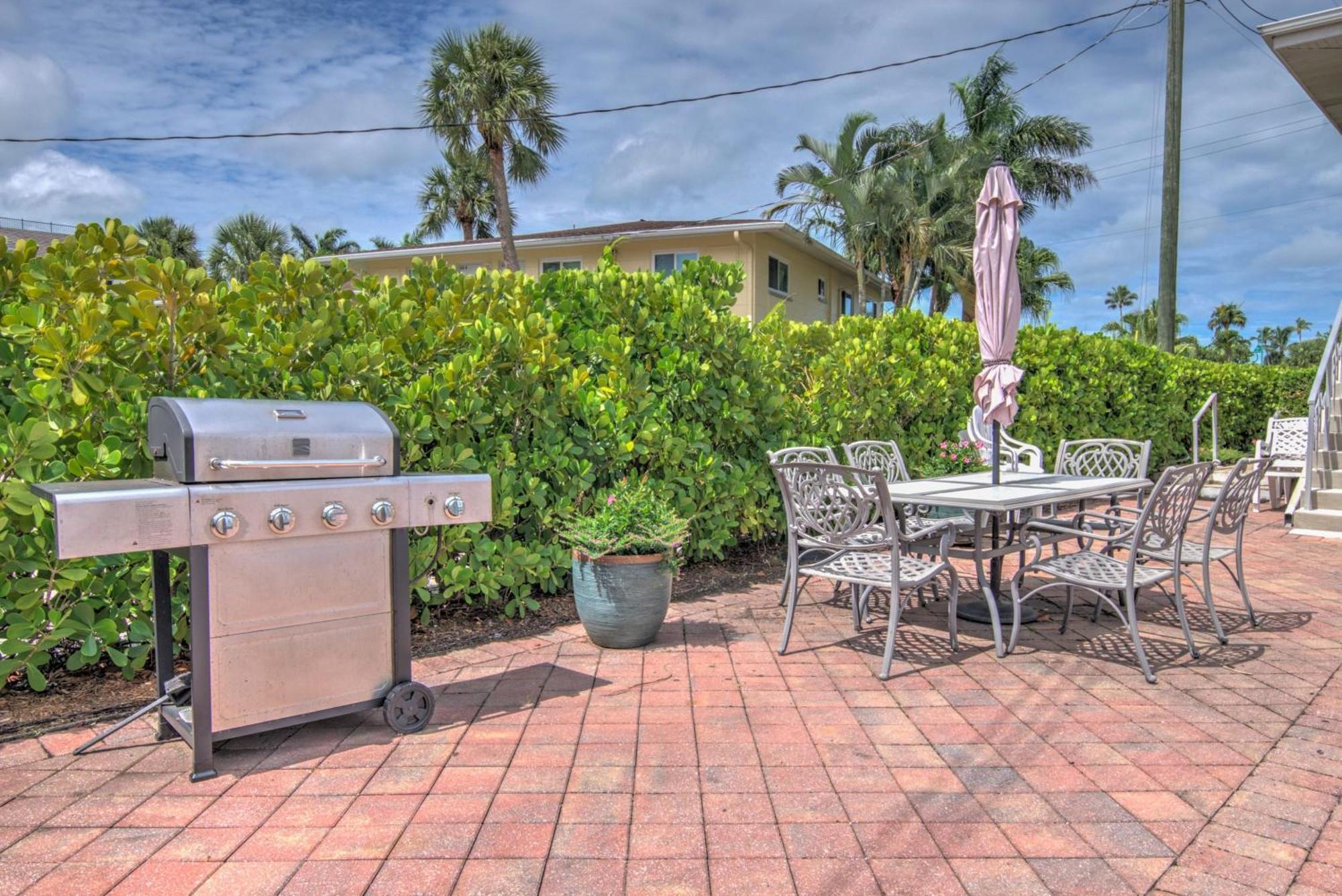 Walk To Lowdermilk From Amazing & Cute With Back Bay Views Holiday home