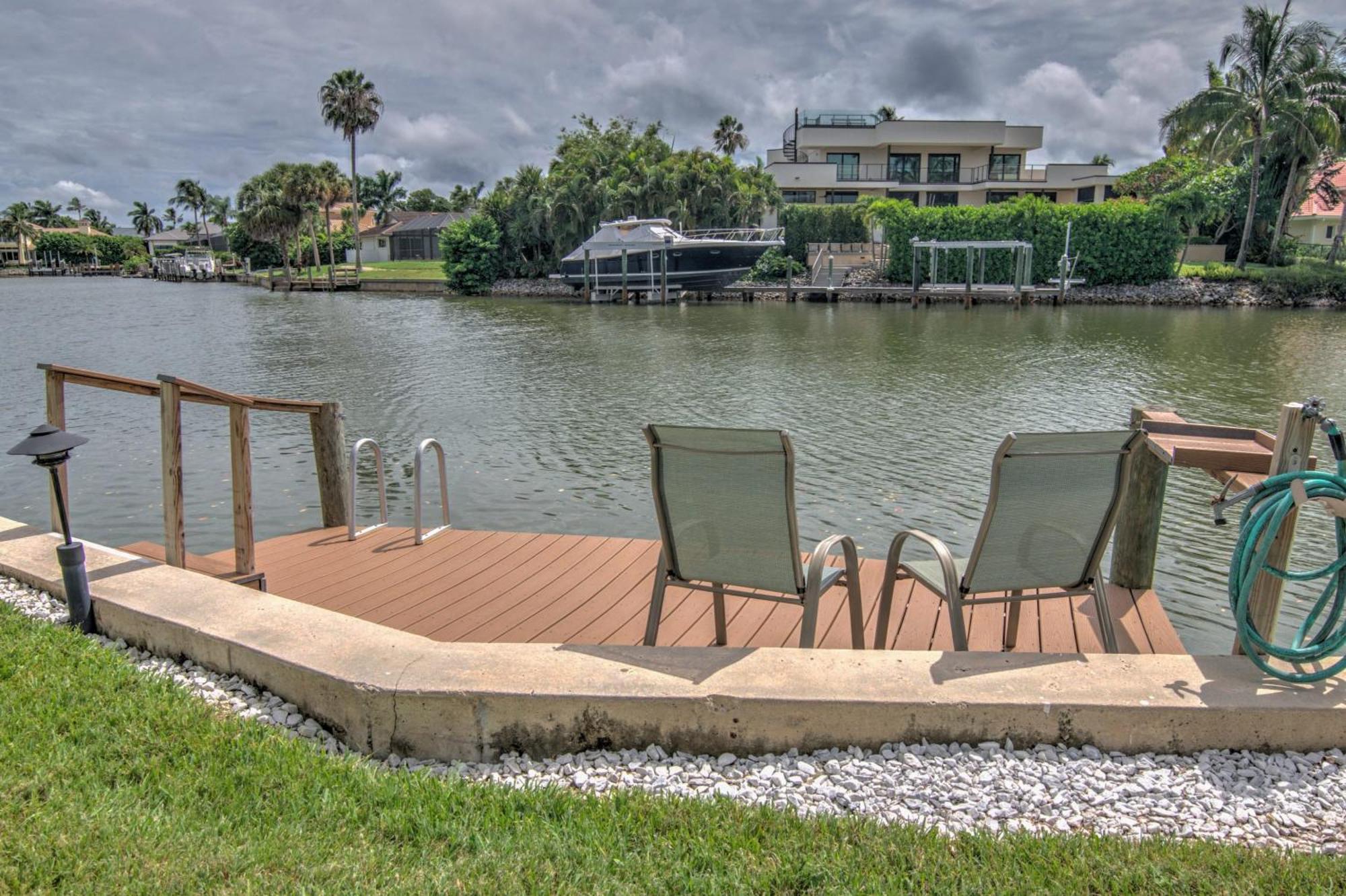 Walk To Lowdermilk From Amazing & Cute With Back Bay Views Holiday home