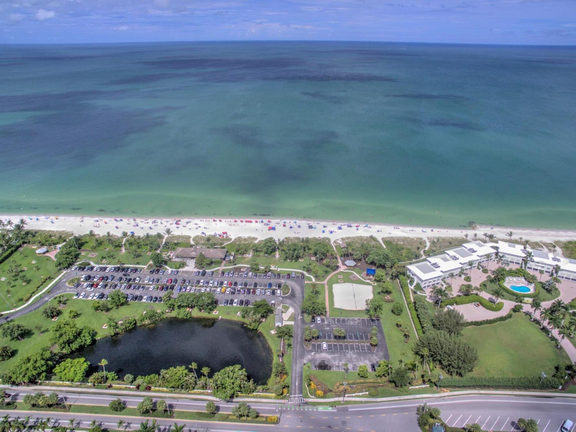 Holiday home Walk To Lowdermilk From Amazing & Cute With Back Bay Views