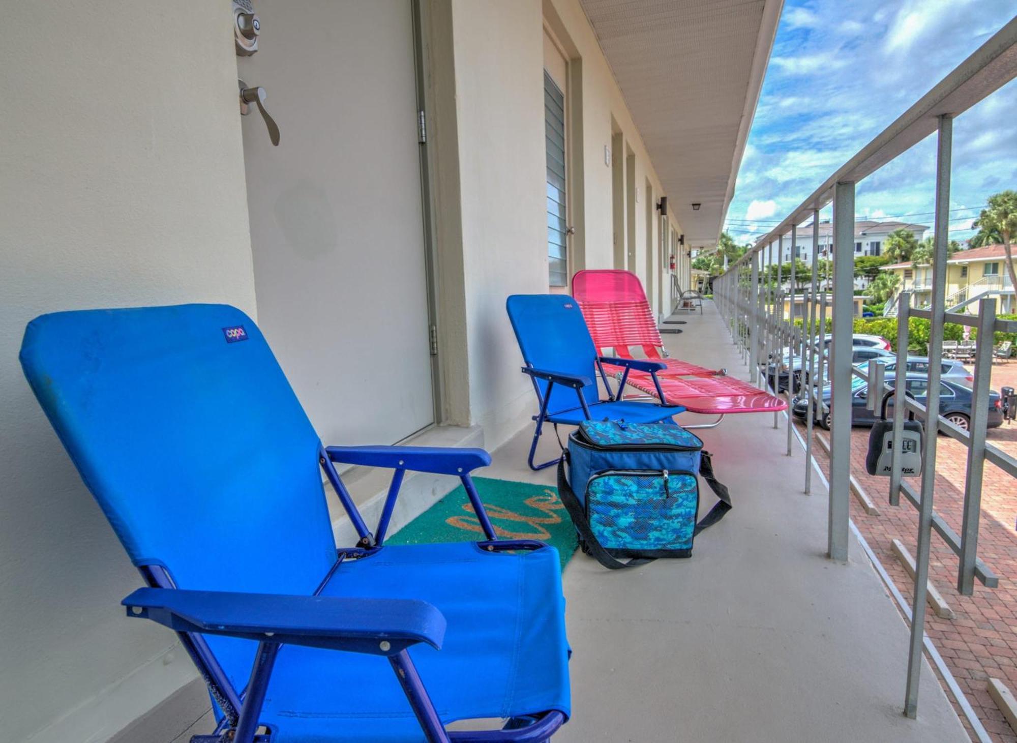Walk To Lowdermilk From Amazing & Cute With Back Bay Views Naples